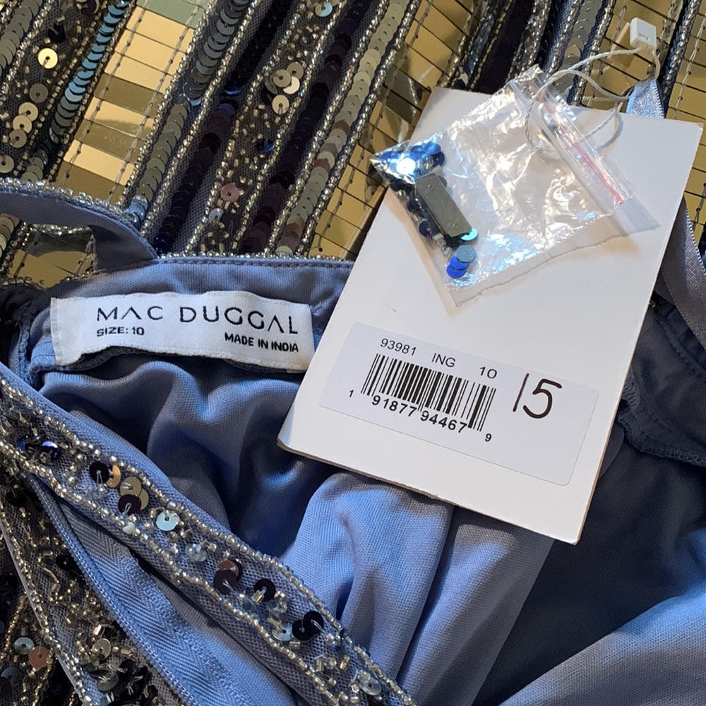 MAC DUGGAL
Halter Neck Embellished Detailed Back Gown - Picture 16 of 17